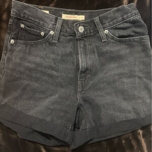 Levi’s 80s mom short light wash black